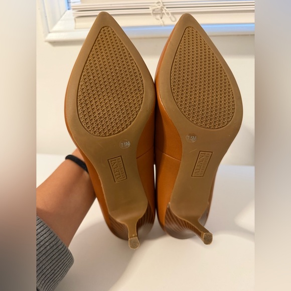 Alfani Size 7.5 Step ‘N Flex Pointed-Toe Pumps - Cognac Tan - Picture 13 of 16
